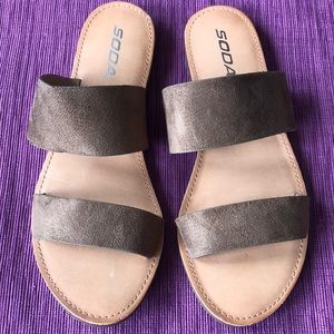Soda Sandals NWOT Sz 9